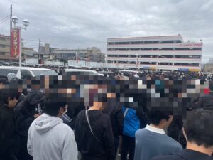 【悲報】本日(11/11)、相模原に5000人のパチカススロカスが集結で大混雑してしまうw