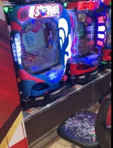 【悲報】無職47歳、パチンコで負けてコンビニを破壊してしまう